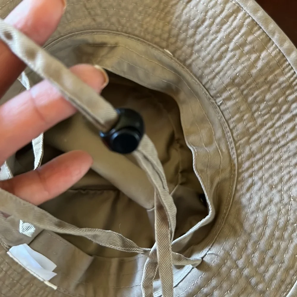Bonnie Hat Men’s fabric khaki color side snaps and adjustable strap size small